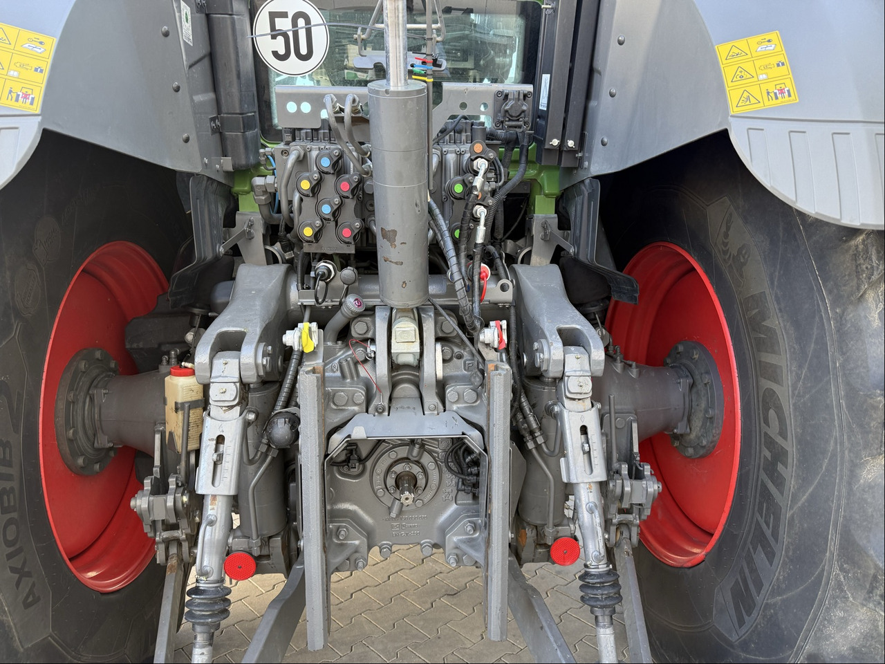 Fendt 828 Vario ProfiPlus Motor NEU - جرار: صورة 4 Fendt 828 Vario ProfiPlus Motor NEU - جرار: صورة 4