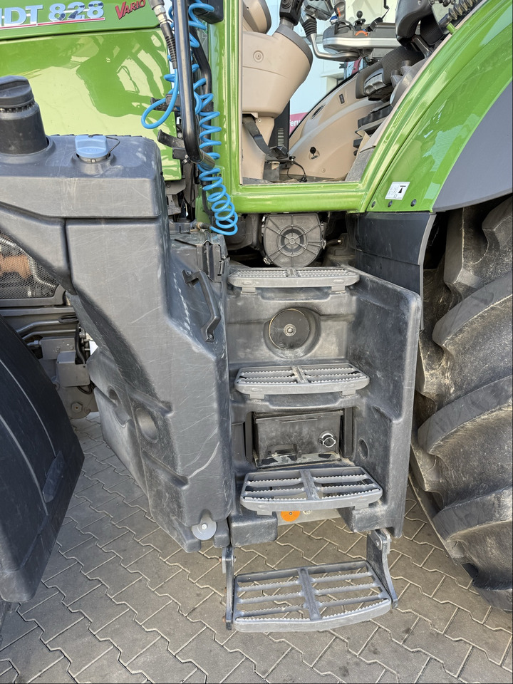 Fendt 828 Vario ProfiPlus Motor NEU - جرار: صورة 3 Fendt 828 Vario ProfiPlus Motor NEU - جرار: صورة 3