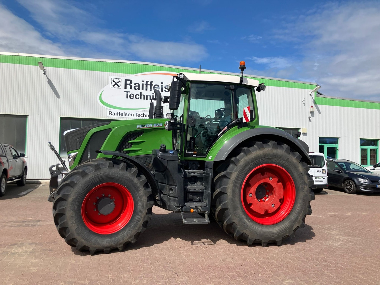 Fendt 828 Vario S4 Profi Plus - جرار: صورة 1 Fendt 828 Vario S4 Profi Plus - جرار: صورة 1