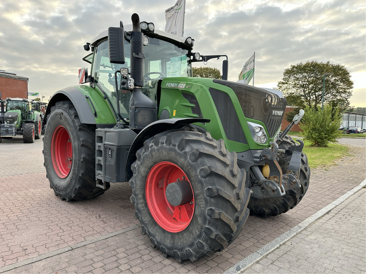 Fendt 828 Vario S4 - جرار: صورة 1 Fendt 828 Vario S4 - جرار: صورة 1