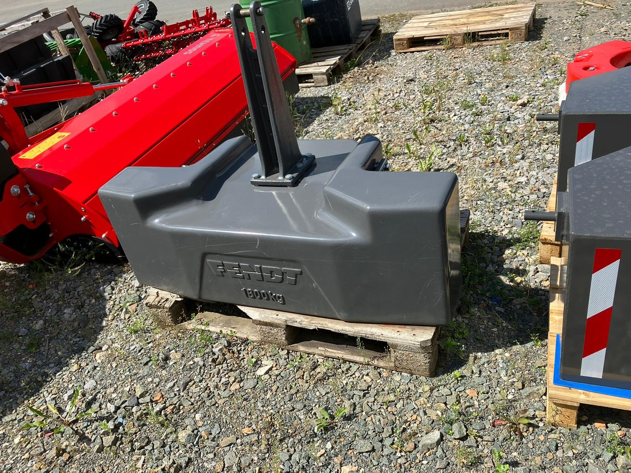 Fendt Belastungsgewicht 1800 kg - جرار: صورة 1 Fendt Belastungsgewicht 1800 kg - جرار: صورة 1