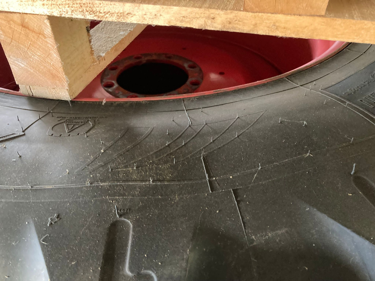 Fendt VF520/60R28 VF650/60R38 - الإطارات والجنوط: صورة 2 Fendt VF520/60R28 VF650/60R38 - الإطارات والجنوط: صورة 2