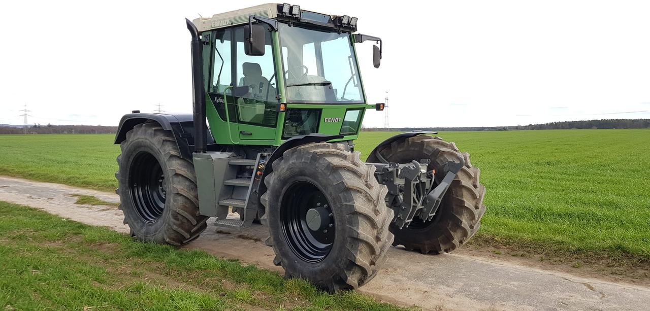 Fendt Xylon 520 - جرار: صورة 1 Fendt Xylon 520 - جرار: صورة 1