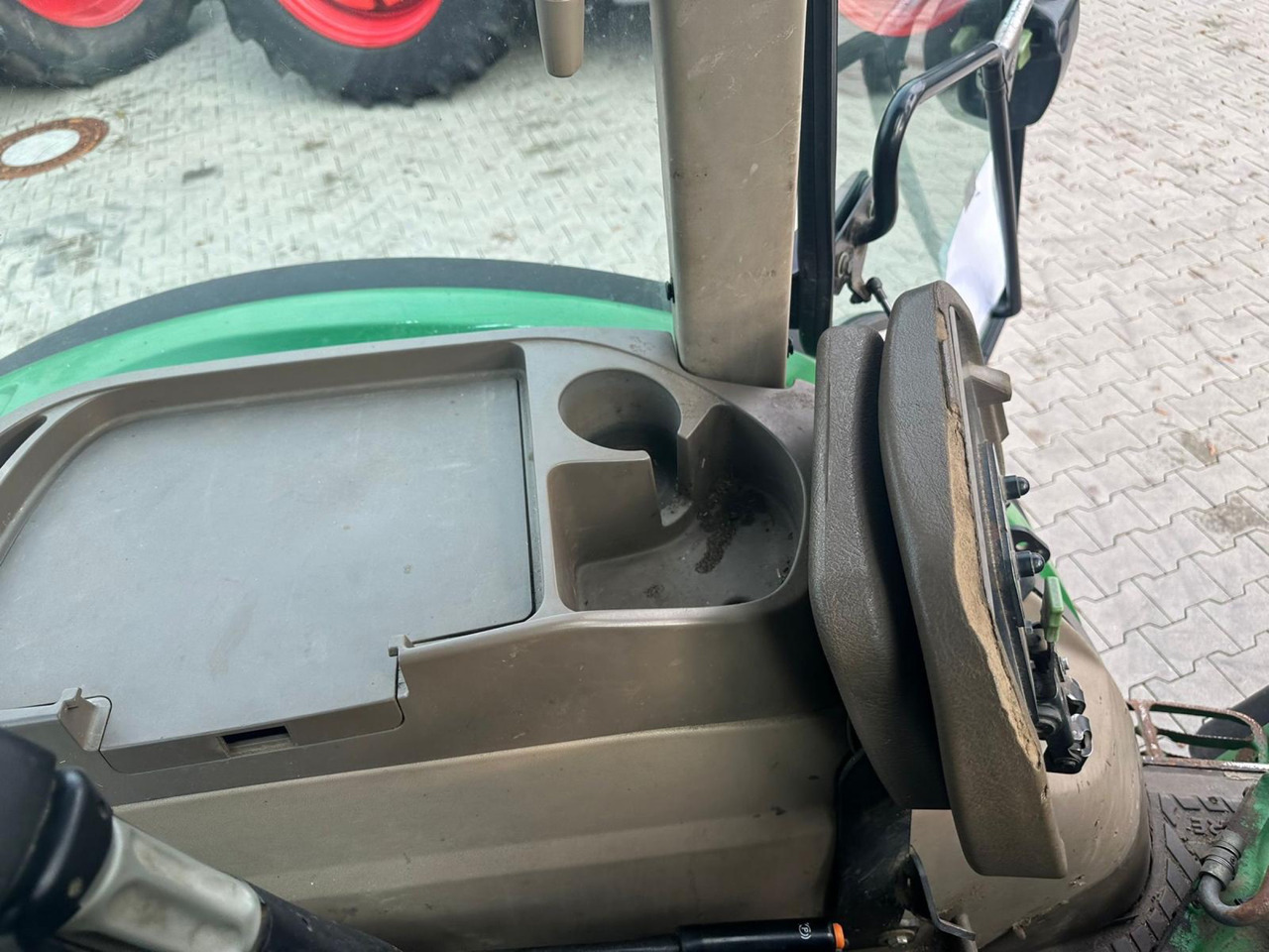 John Deere 5100 R - جرار: صورة 2 John Deere 5100 R - جرار: صورة 2