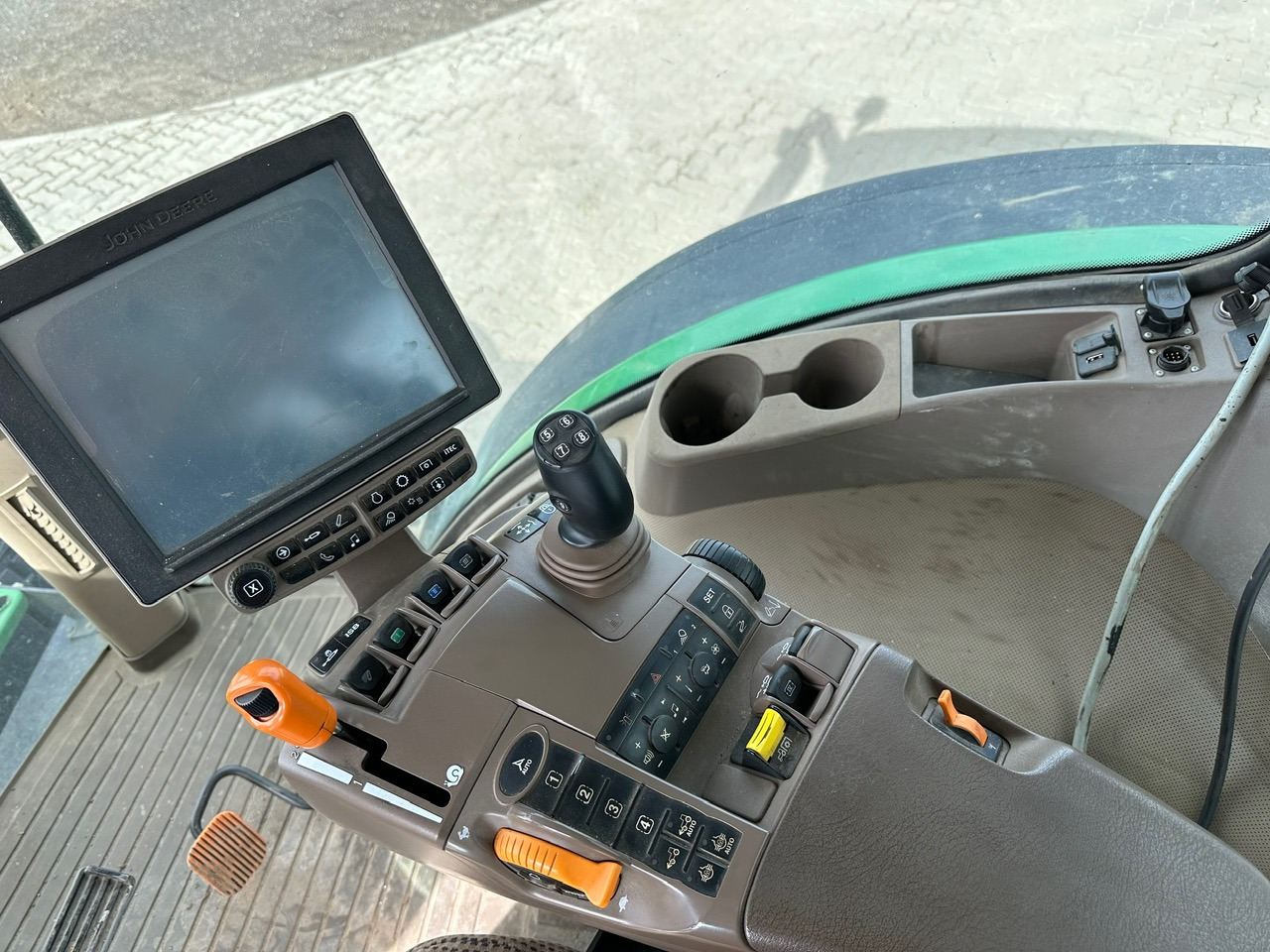 John Deere 7230R - جرار: صورة 2 John Deere 7230R - جرار: صورة 2