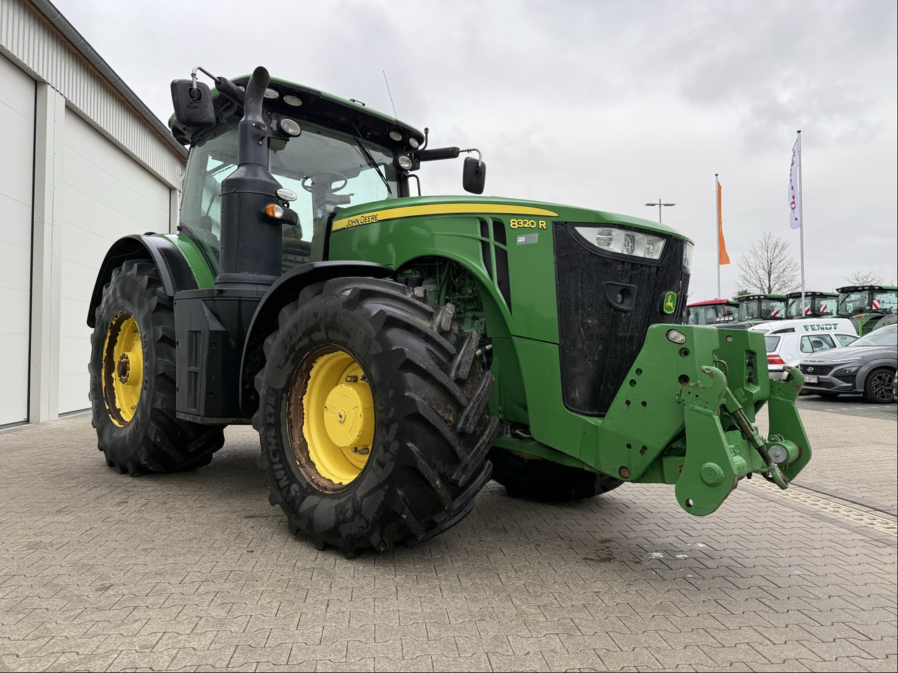John Deere 8320 R - جرار: صورة 1 John Deere 8320 R - جرار: صورة 1