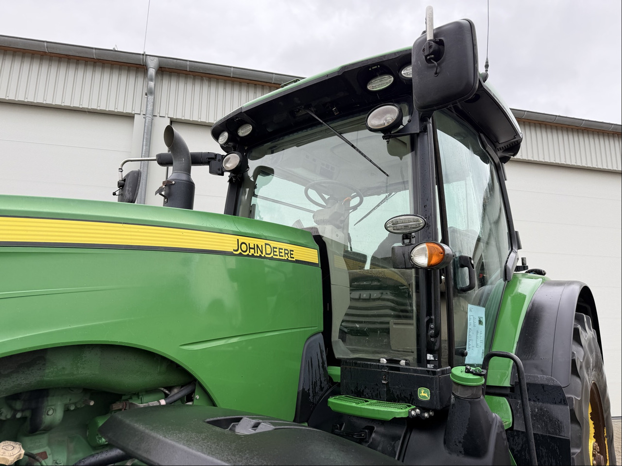 John Deere 8320 R - جرار: صورة 3 John Deere 8320 R - جرار: صورة 3