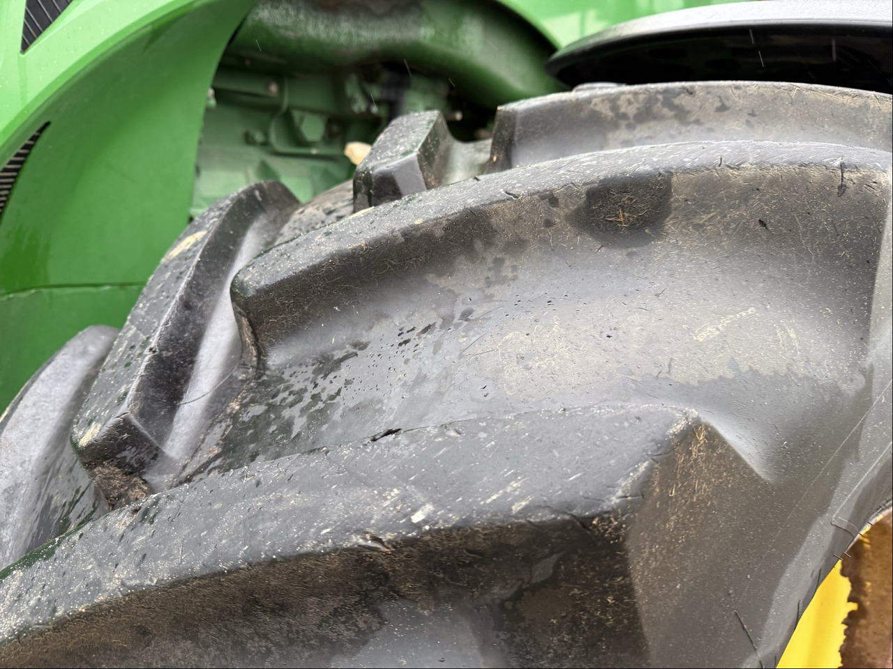 John Deere 8320 R - جرار: صورة 4 John Deere 8320 R - جرار: صورة 4