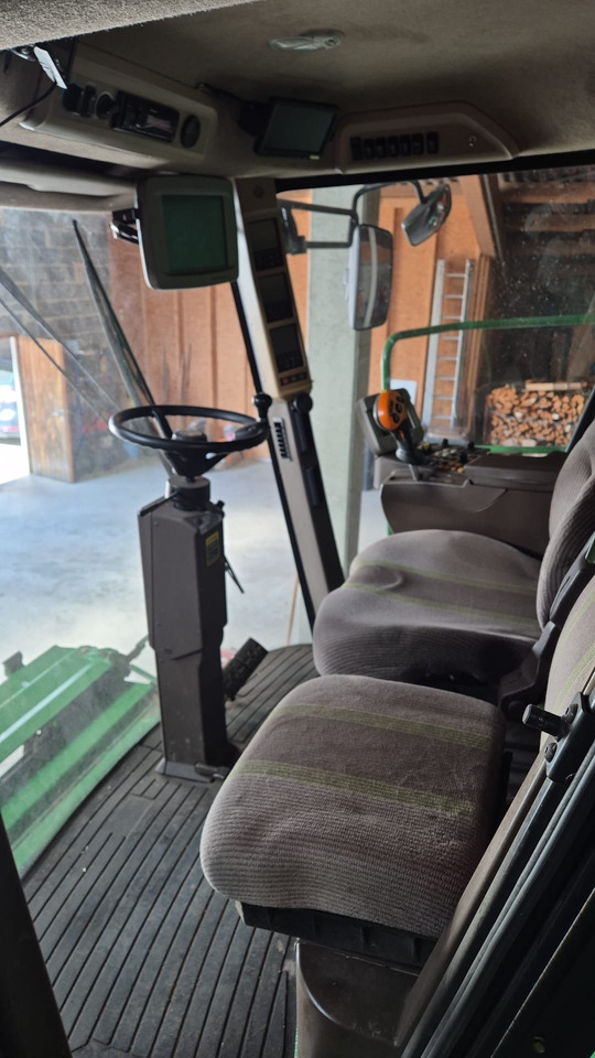 John Deere T660 i Hillmaster - حصادة: صورة 2 John Deere T660 i Hillmaster - حصادة: صورة 2
