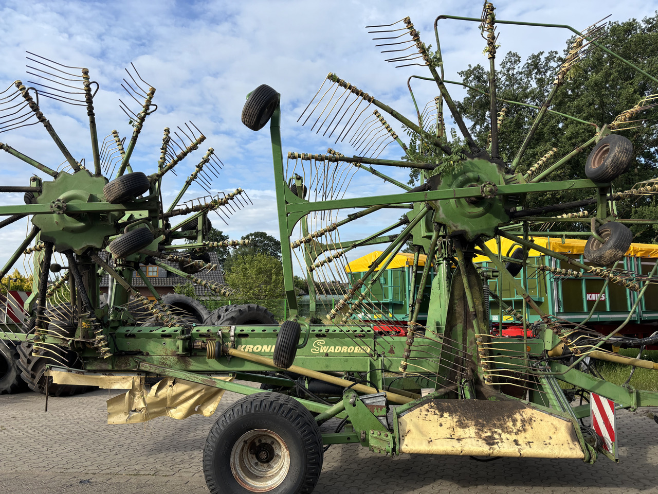 Krone Swadro Serie - نشارة الدريس/ شوكة جرف: صورة 1 Krone Swadro Serie - نشارة الدريس/ شوكة جرف: صورة 1