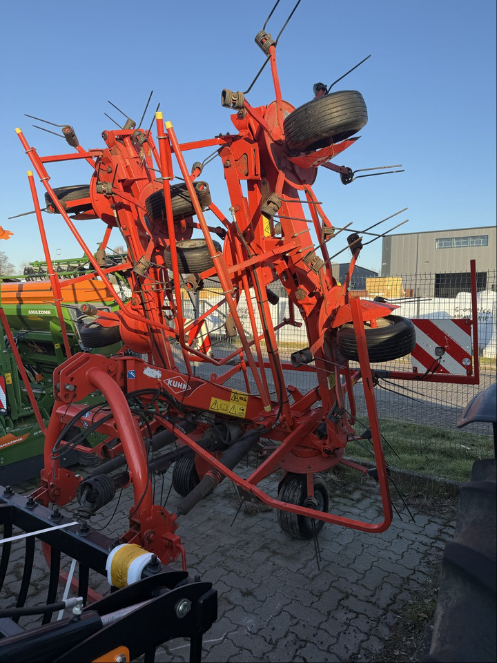 Kuhn Heuwender GF 8702 - نشارة الدريس/ شوكة جرف: صورة 3 Kuhn Heuwender GF 8702 - نشارة الدريس/ شوكة جرف: صورة 3
