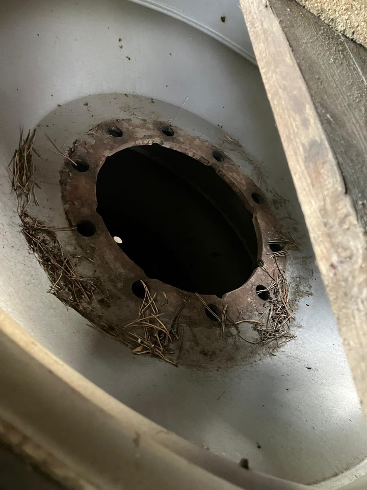 Massey Ferguson 340/95R48 320/95R32 Continental - الإطارات والجنوط: صورة 3 Massey Ferguson 340/95R48 320/95R32 Continental - الإطارات والجنوط: صورة 3