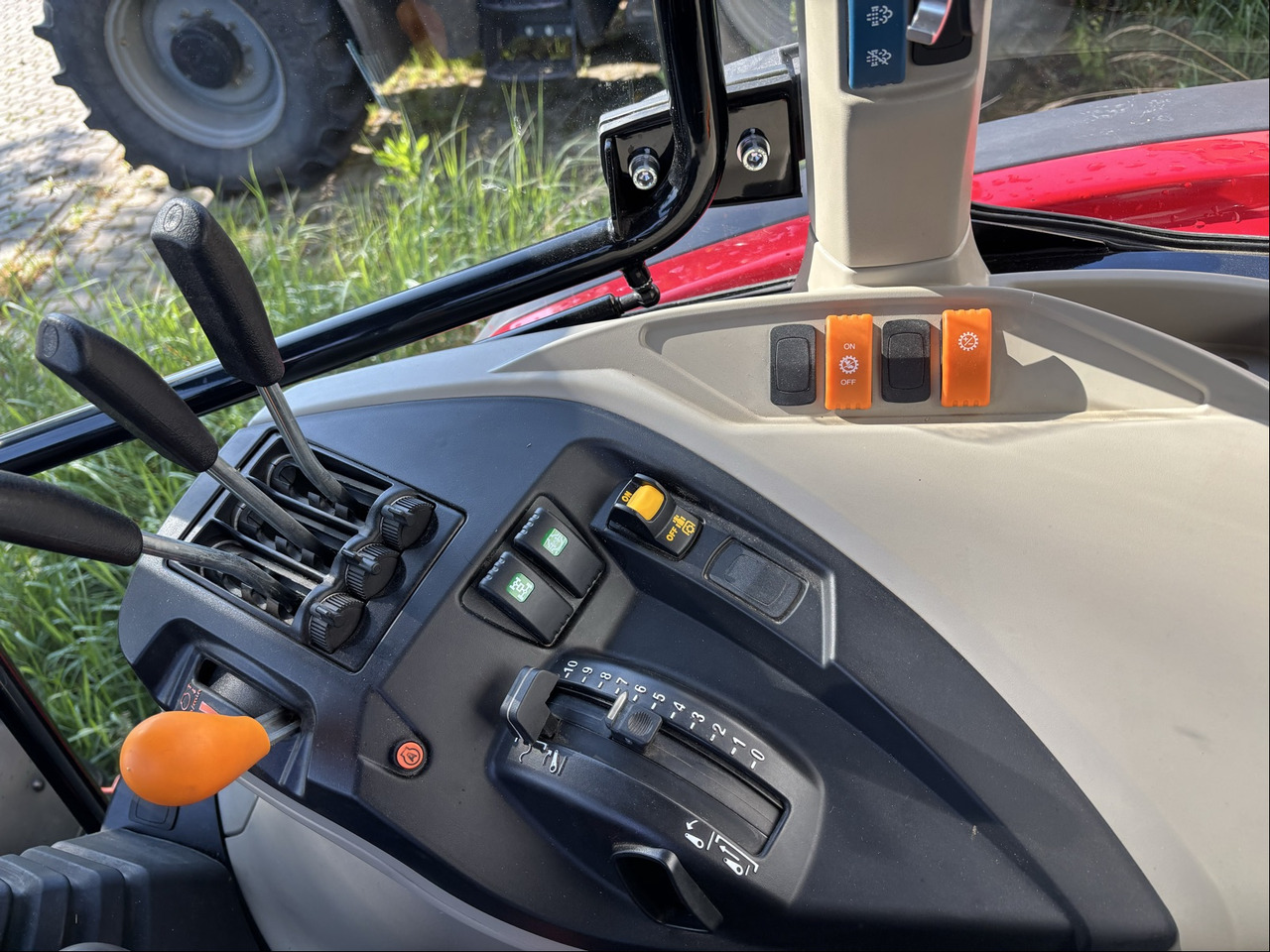 Massey Ferguson 4710 M Cab Essential Dyna 2 - جرار: صورة 2 Massey Ferguson 4710 M Cab Essential Dyna 2 - جرار: صورة 2
