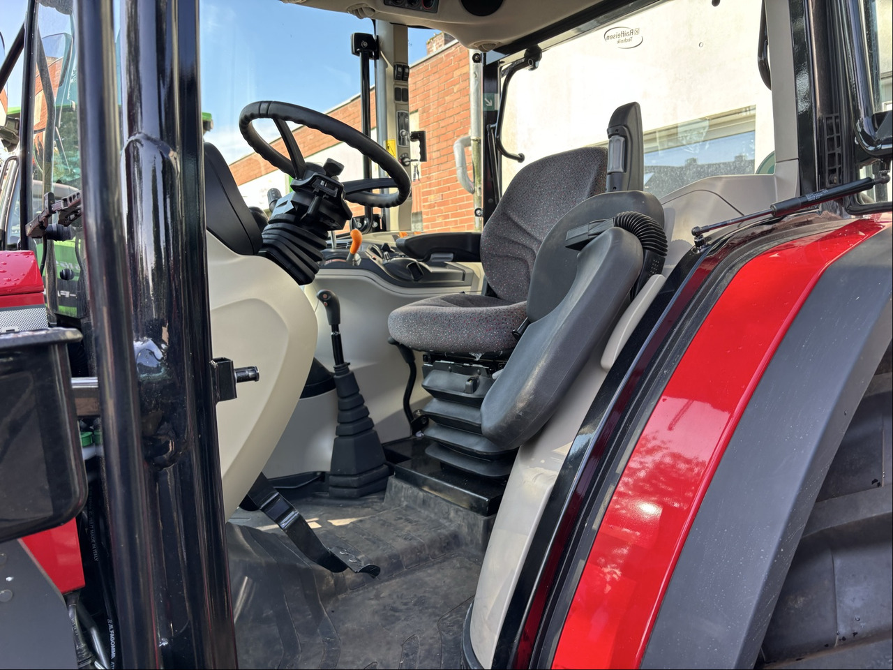 Massey Ferguson 4710 M Cab Essential Dyna 2 - جرار: صورة 5 Massey Ferguson 4710 M Cab Essential Dyna 2 - جرار: صورة 5