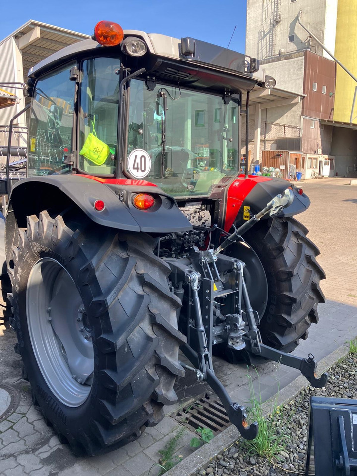 Massey Ferguson 5713 M 4WD Cab Essential - جرار: صورة 4 Massey Ferguson 5713 M 4WD Cab Essential - جرار: صورة 4