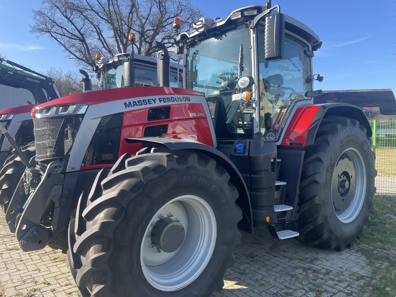Massey Ferguson 8S.245 Dyna-VT EXCLUSIVE - جرار: صورة 1 Massey Ferguson 8S.245 Dyna-VT EXCLUSIVE - جرار: صورة 1