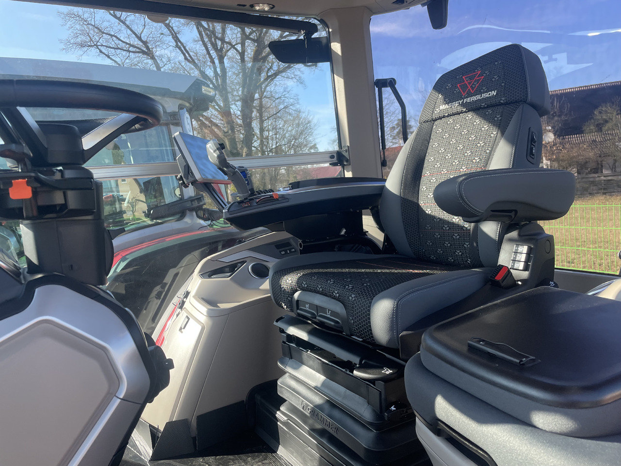 Massey Ferguson 8S.245 Dyna-VT EXCLUSIVE - جرار: صورة 4 Massey Ferguson 8S.245 Dyna-VT EXCLUSIVE - جرار: صورة 4