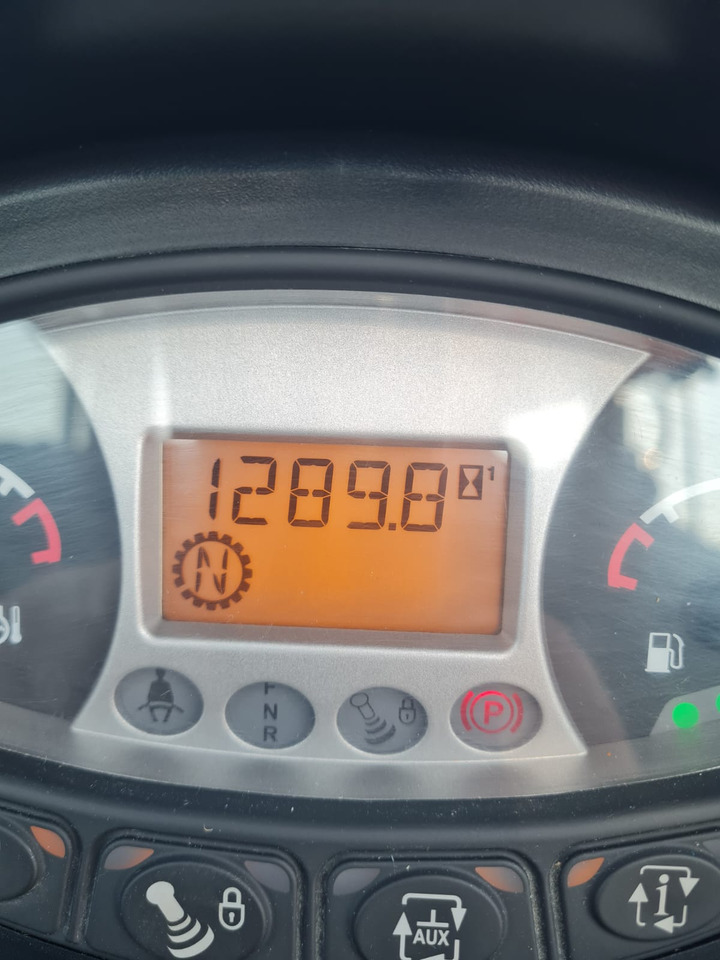 Massey Ferguson TH 7038 T4f - اللودر: صورة 2 Massey Ferguson TH 7038 T4f - اللودر: صورة 2