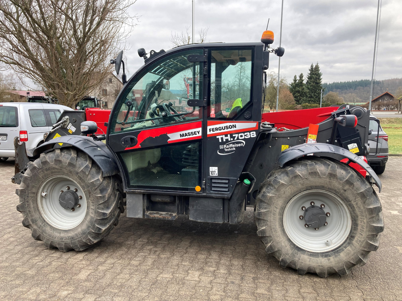 Massey Ferguson Telekoplader TH 7038 - آلة رفع ونقل تلسكوبية: صورة 1 Massey Ferguson Telekoplader TH 7038 - آلة رفع ونقل تلسكوبية: صورة 1