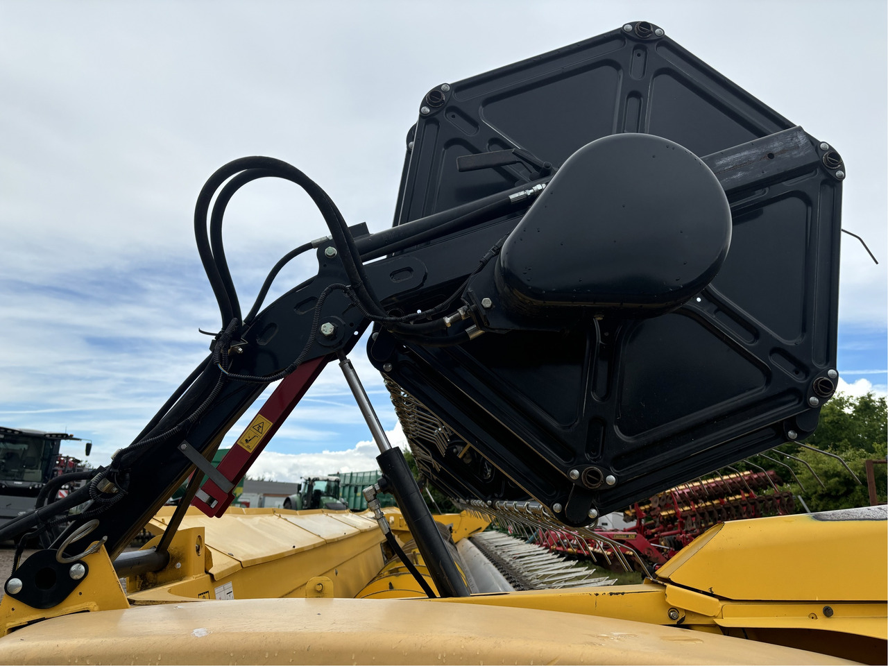 New Holland Schneidwerk Varifeed12.5 - حصادة: صورة 4 New Holland Schneidwerk Varifeed12.5 - حصادة: صورة 4