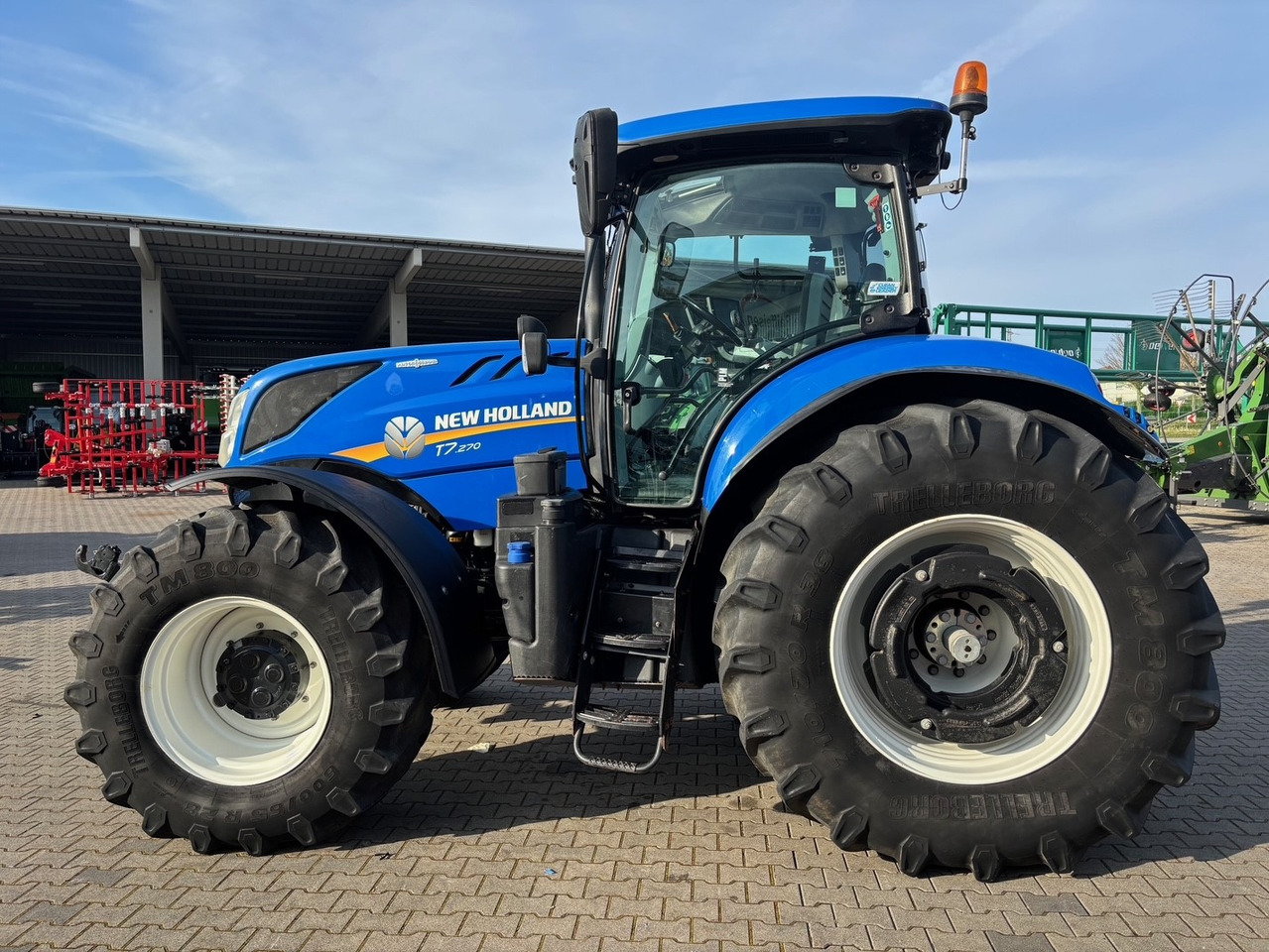 New Holland T 7.270 AC - جرار: صورة 1 New Holland T 7.270 AC - جرار: صورة 1
