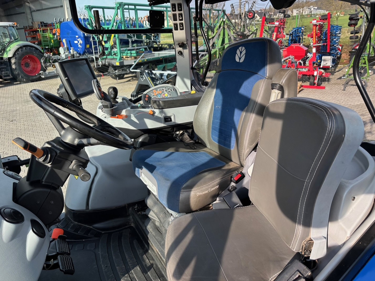 New Holland T 7.270 AC - جرار: صورة 4 New Holland T 7.270 AC - جرار: صورة 4