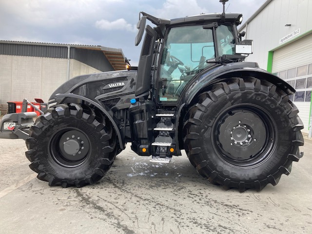 Valtra Q265 - جرار: صورة 1 Valtra Q265 - جرار: صورة 1