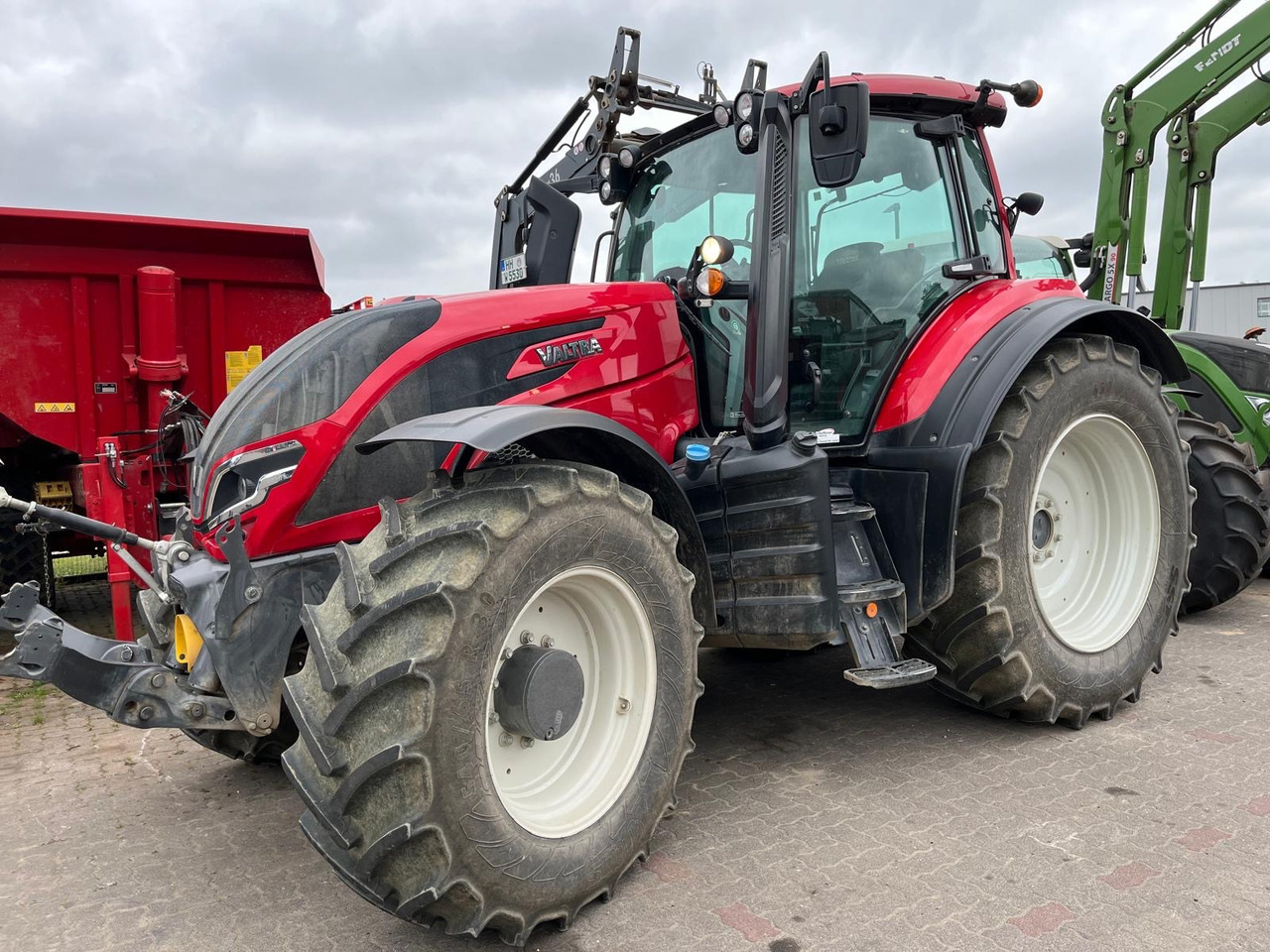 Valtra T 175 Active - جرار: صورة 1 Valtra T 175 Active - جرار: صورة 1