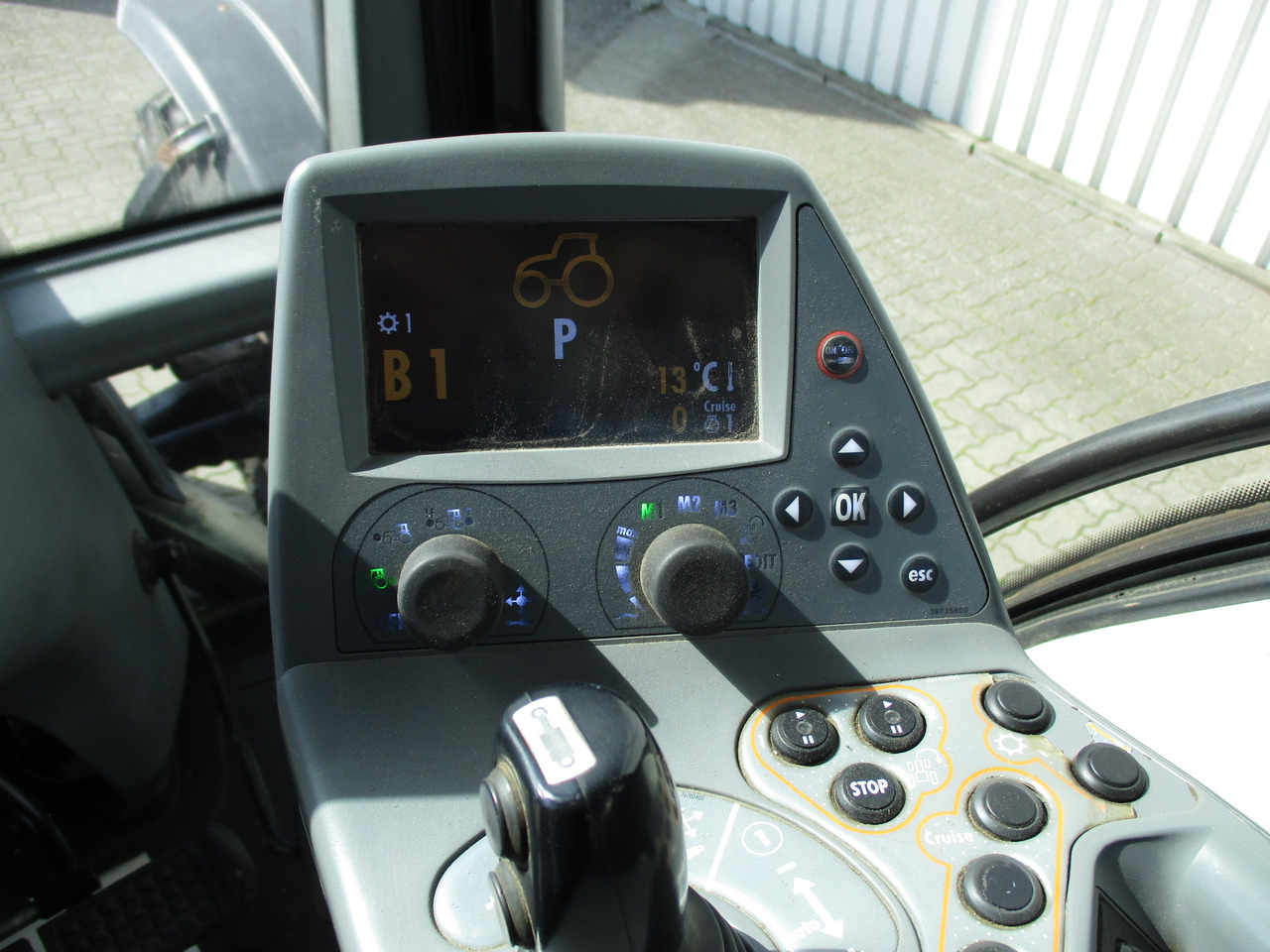 Valtra T 213 - جرار: صورة 4 Valtra T 213 - جرار: صورة 4