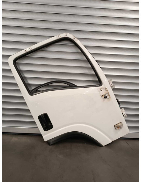 Isuzu RH - PASSENGER - DX - PASSEGGERO - باب و قطع الغيار - شاحنة: صورة 1 Isuzu RH - PASSENGER - DX - PASSEGGERO - باب و قطع الغيار - شاحنة: صورة 1
