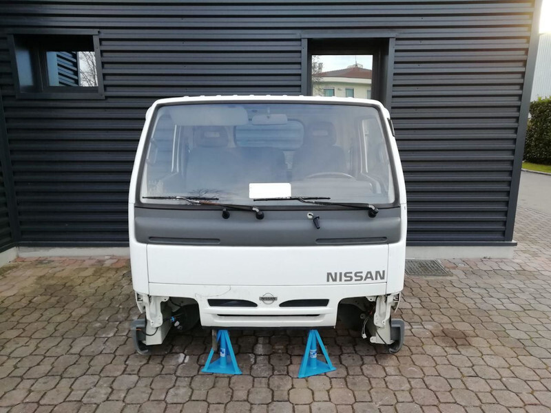 Nissan CABSTAR (1996-2006) - الكابينة والداخلية - شاحنة: صورة 2 Nissan CABSTAR (1996-2006) - الكابينة والداخلية - شاحنة: صورة 2