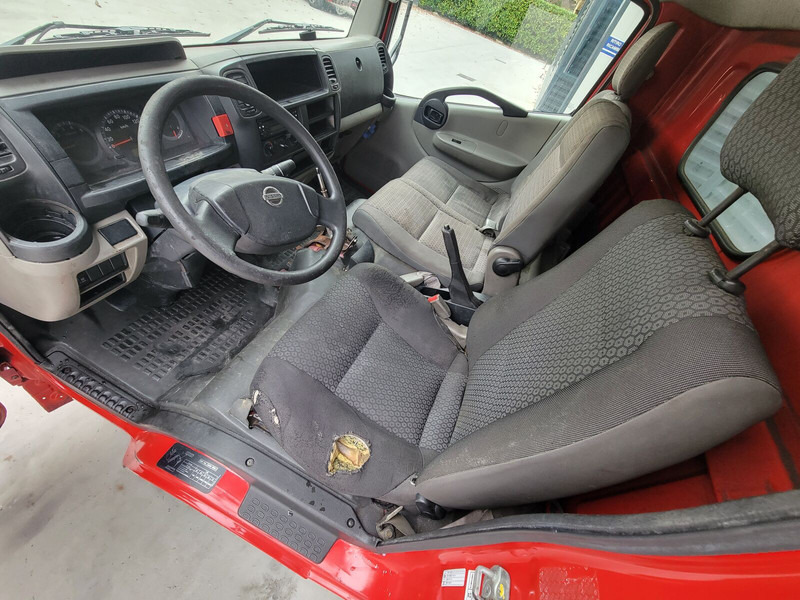Nissan Cabstar - الكابينة والداخلية - شاحنة: صورة 3 Nissan Cabstar - الكابينة والداخلية - شاحنة: صورة 3