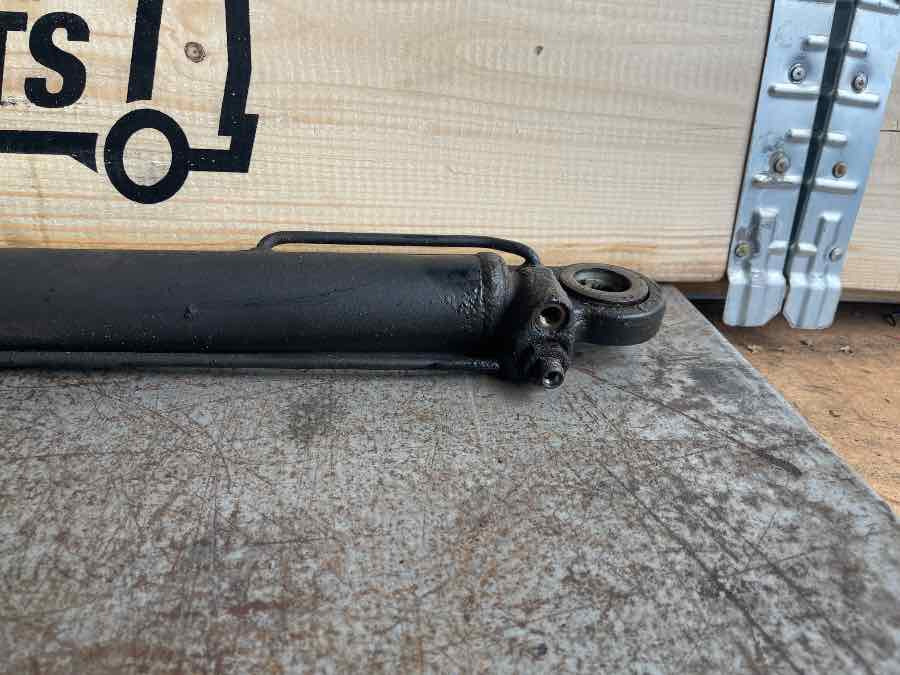 MAN CABINE TILT CYLINDER 81.41723-6137 - الكابينة والداخلية - شاحنة: صورة 2 MAN CABINE TILT CYLINDER 81.41723-6137 - الكابينة والداخلية - شاحنة: صورة 2