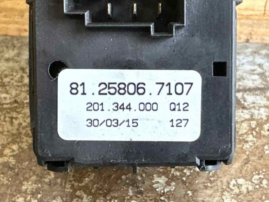 MAN ECU DOOR 81.25806-7107 - الكابينة والداخلية - شاحنة: صورة 3 MAN ECU DOOR 81.25806-7107 - الكابينة والداخلية - شاحنة: صورة 3