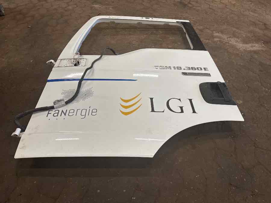 MAN LEFT DOOR 81.62600-4131 - الكابينة والداخلية - شاحنة: صورة 1 MAN LEFT DOOR 81.62600-4131 - الكابينة والداخلية - شاحنة: صورة 1