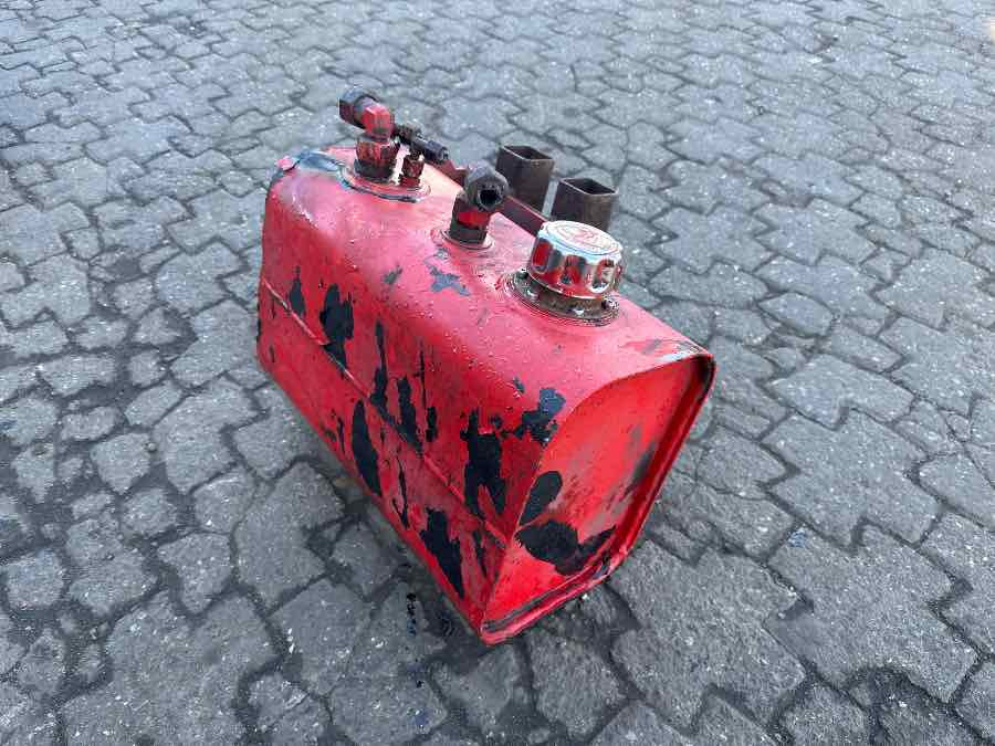 MAN OIL FLUID RESERVOIR 81.36049-5002 - أجهزة هيدروليكية - شاحنة: صورة 1 MAN OIL FLUID RESERVOIR 81.36049-5002 - أجهزة هيدروليكية - شاحنة: صورة 1