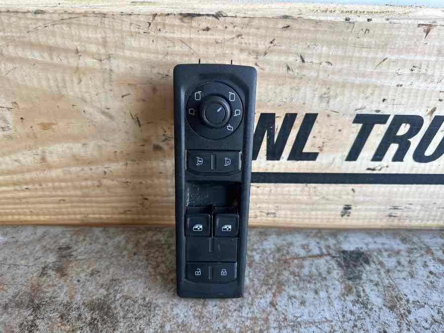 MAN SWITCH DOOR MODULE 81.25525-0304 - الكابينة والداخلية - شاحنة: صورة 1 MAN SWITCH DOOR MODULE 81.25525-0304 - الكابينة والداخلية - شاحنة: صورة 1