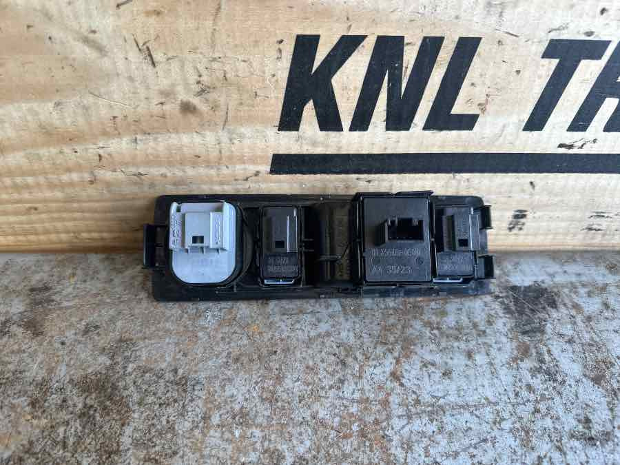 MAN SWITCH DOOR MODULE 81.25525-0304 - الكابينة والداخلية - شاحنة: صورة 2 MAN SWITCH DOOR MODULE 81.25525-0304 - الكابينة والداخلية - شاحنة: صورة 2