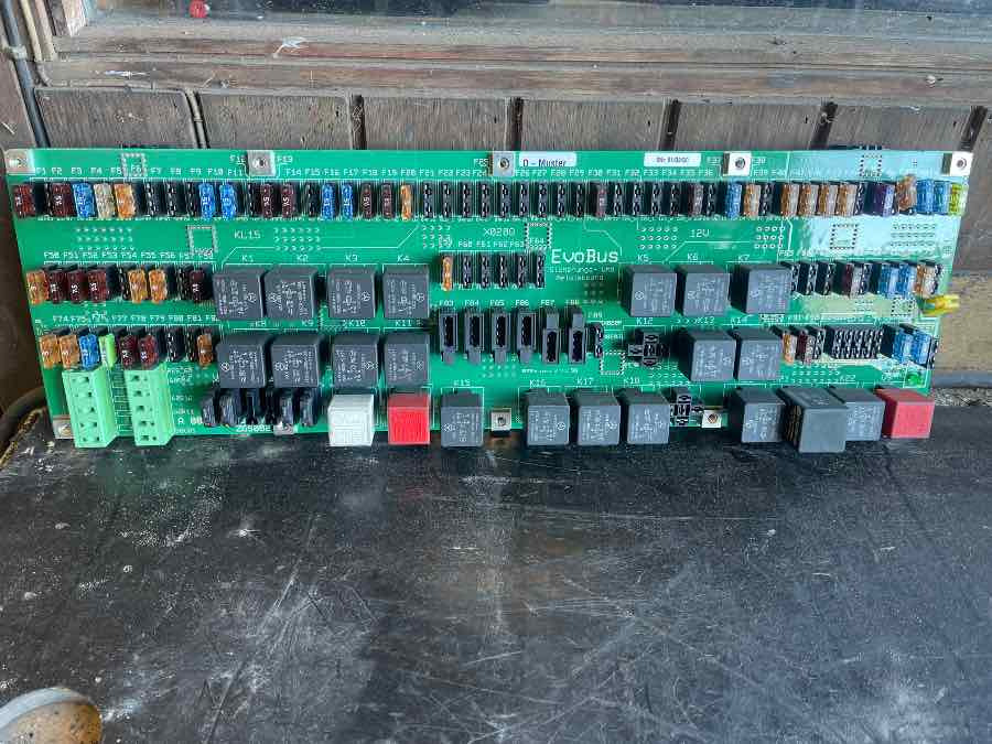 MERCEDES ELECTRIC SWITCH PANEL A0055463340 - النظام الكهربائي - حافلة: صورة 2 MERCEDES ELECTRIC SWITCH PANEL A0055463340 - النظام الكهربائي - حافلة: صورة 2