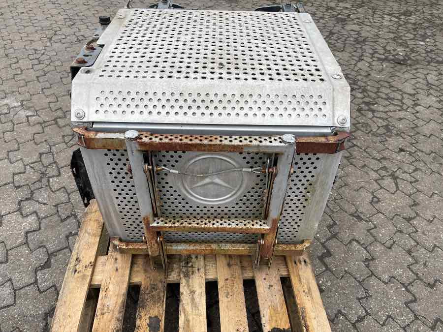 MERCEDES EXHAUST A0064900414 - علبة العادم/ نظام العادم - شاحنة: صورة 1 MERCEDES EXHAUST A0064900414 - علبة العادم/ نظام العادم - شاحنة: صورة 1