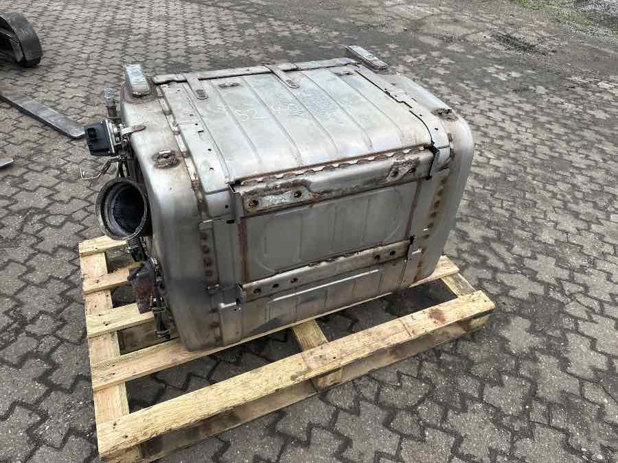 علبة العادم/ نظام العادم - شاحنة MERCEDES EXHAUST A0074908712: صورة 1