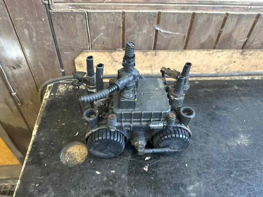 MERCEDES MODULATOR VALVE A0004297224 - قطع الغيار - حافلة: صورة 2 MERCEDES MODULATOR VALVE A0004297224 - قطع الغيار - حافلة: صورة 2