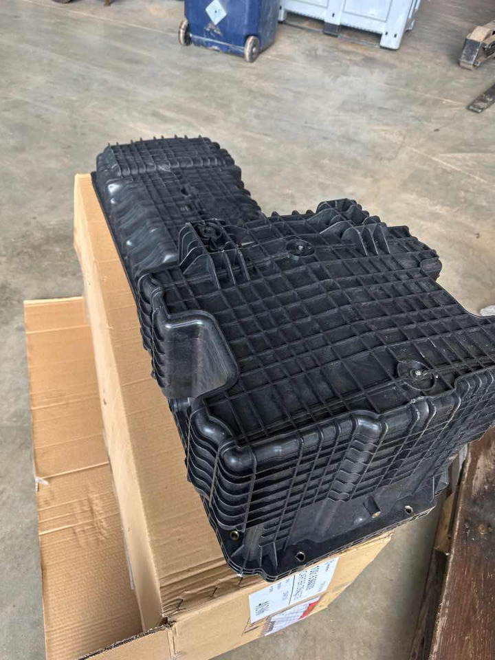 MERCEDES OIL SUMP A4710106113 ( NEW ) - المحرك و قطع الغيار - شاحنة: صورة 1 MERCEDES OIL SUMP A4710106113 ( NEW ) - المحرك و قطع الغيار - شاحنة: صورة 1