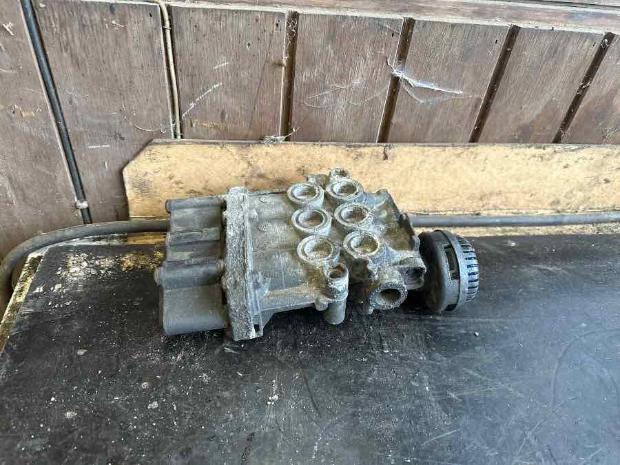 MERCEDES SOLENOID VALVE A0003276825 - قطع الغيار - حافلة: صورة 1 MERCEDES SOLENOID VALVE A0003276825 - قطع الغيار - حافلة: صورة 1