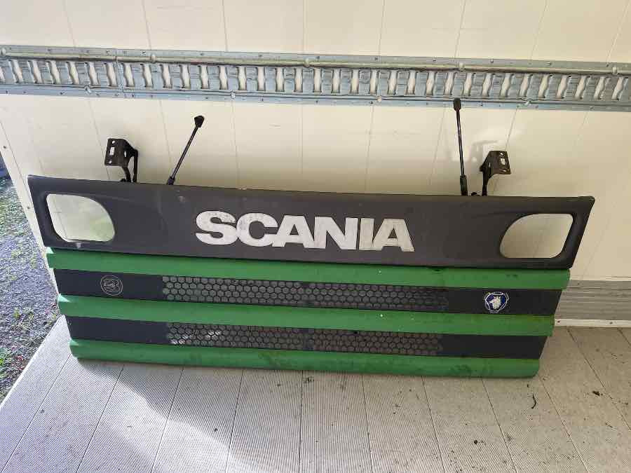 SCANIA FRONT GRILL 1397571 - هيكل السيارة الخارجية - شاحنة: صورة 1 SCANIA FRONT GRILL 1397571 - هيكل السيارة الخارجية - شاحنة: صورة 1