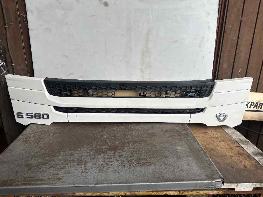 SCANIA NGR GRILL LOWER - هيكل السيارة الخارجية - شاحنة: صورة 1 SCANIA NGR GRILL LOWER - هيكل السيارة الخارجية - شاحنة: صورة 1