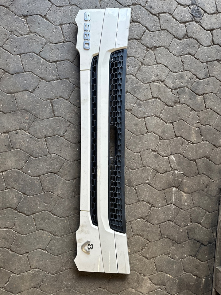 SCANIA NGR GRILL LOWER - هيكل السيارة الخارجية - شاحنة: صورة 1 SCANIA NGR GRILL LOWER - هيكل السيارة الخارجية - شاحنة: صورة 1