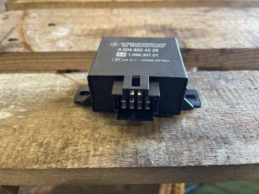 SETRA / MERCEDES ECU WIPER MOTOR A0048204226 - وحدة إي سي يو - حافلة: صورة 1 SETRA / MERCEDES ECU WIPER MOTOR A0048204226 - وحدة إي سي يو - حافلة: صورة 1