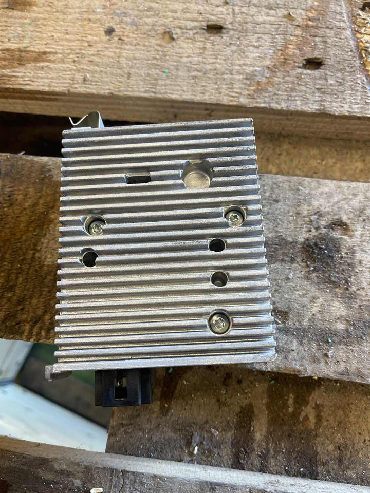 SETRA / MERCEDES VOLTAGE ECU A0015421625 - وحدة إي سي يو - حافلة: صورة 2 SETRA / MERCEDES VOLTAGE ECU A0015421625 - وحدة إي سي يو - حافلة: صورة 2