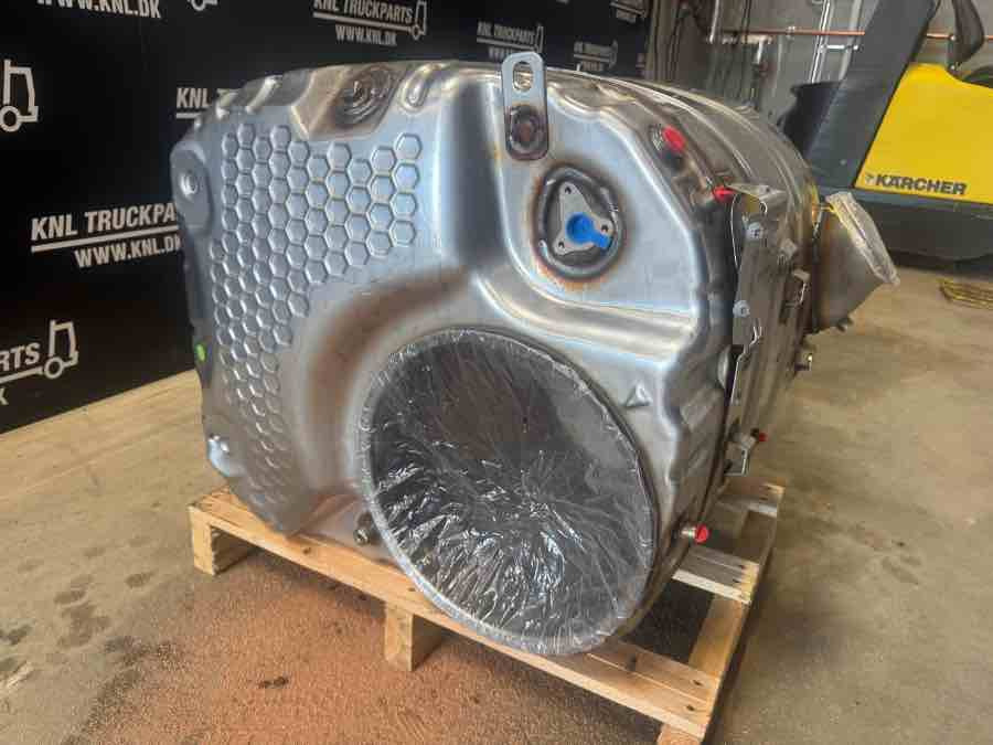VOLVO EXHAUST 24617946 - علبة العادم/ نظام العادم - شاحنة: صورة 2 VOLVO EXHAUST 24617946 - علبة العادم/ نظام العادم - شاحنة: صورة 2